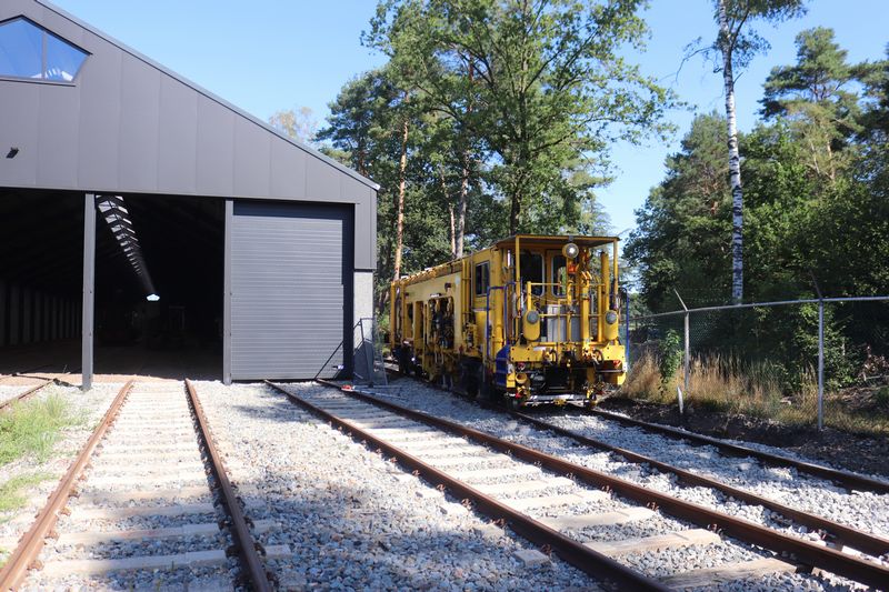 BAM Stopmachine met het fabrieksnummer 1214 en het UIC-nummer 99 84 942 8 702-7.